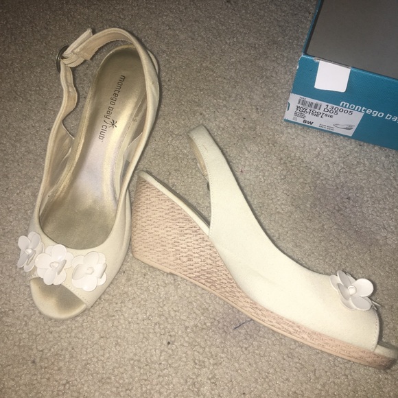 Montego Bay Club ivory flower wedges - Picture 3 of 6